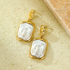 gold-framed irregular pearl drop earring – CELINE