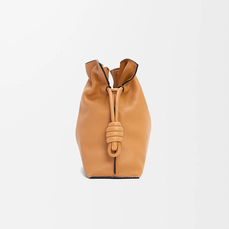 soft knot pouch in caramel – MIRELLA