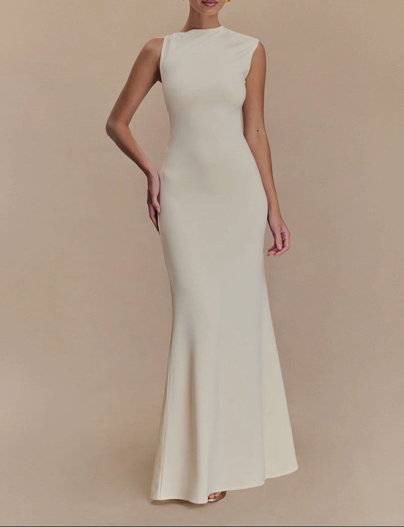 Sleeveless fitted gown with high neckline – Inary
