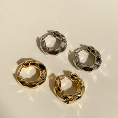 Chunky molten hoop earrings in hammered metal finish - Luxana