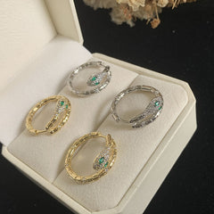 Textured snake hoop earrings with emerald eyes – Vendusi
