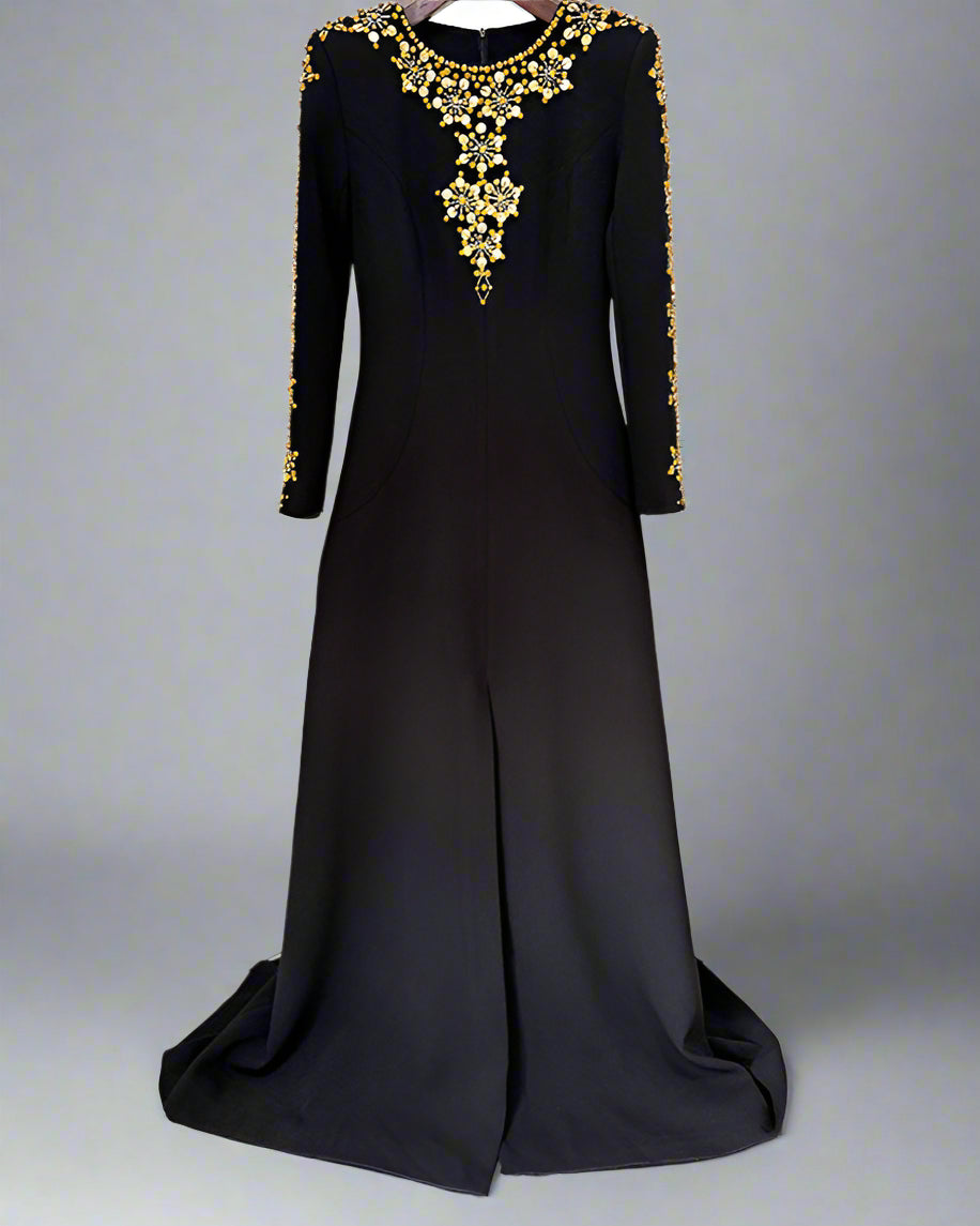 Embellished long-sleeve gown with fitted silhouette – Ziarre