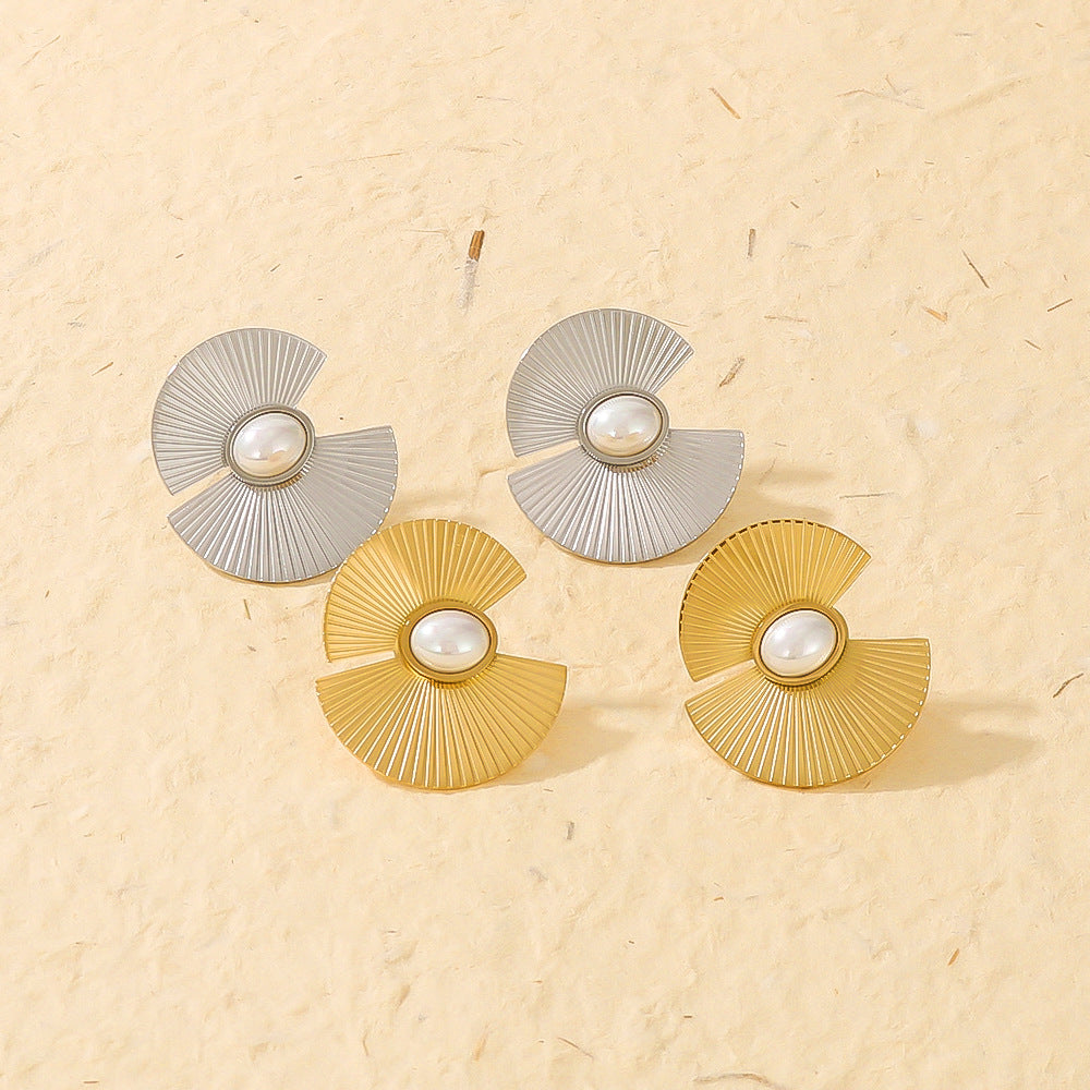 Half-moon fan earrings with pearl center – Solinu