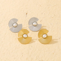 Half-moon fan earrings with pearl center – Solinu