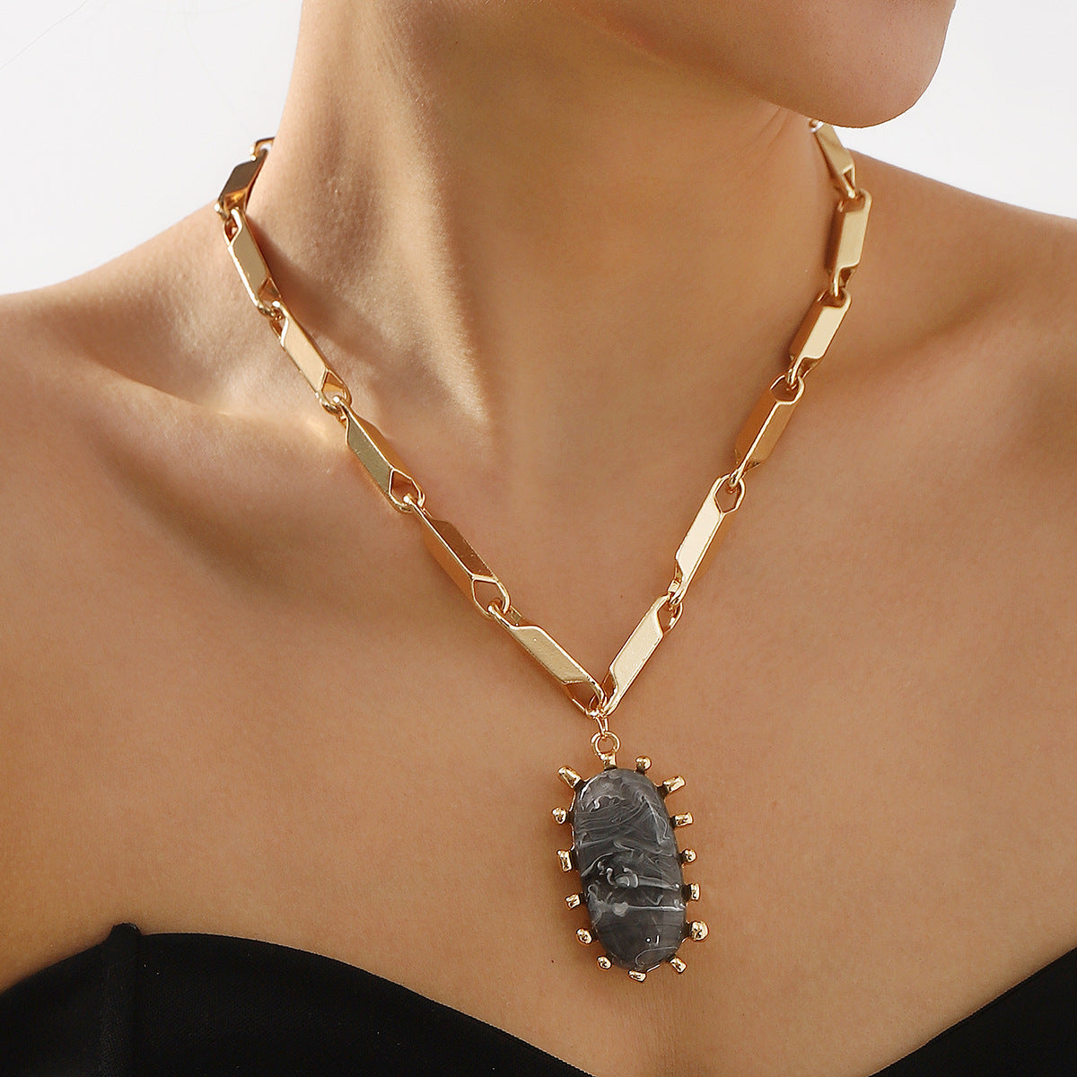chunky link chain necklace with hammered disc details - REINAW