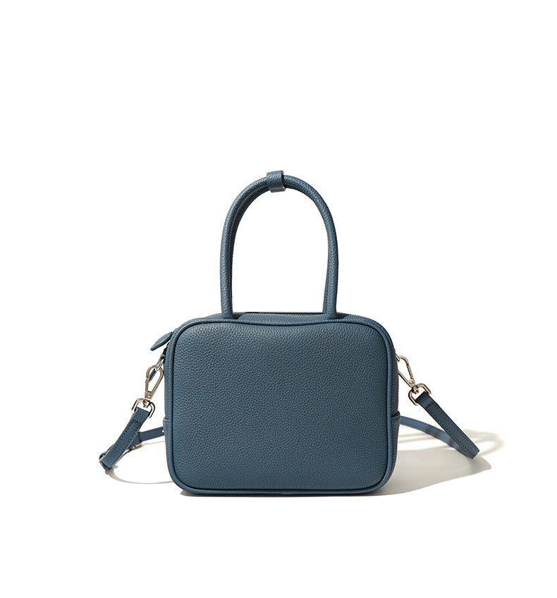 black boxy handbag with heart charm – LYRA