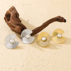 Half-moon fan earrings with pearl center – Solinu
