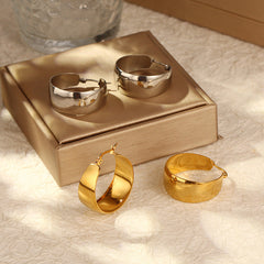 wide sculpted hoop earrings with polished finish - Solan