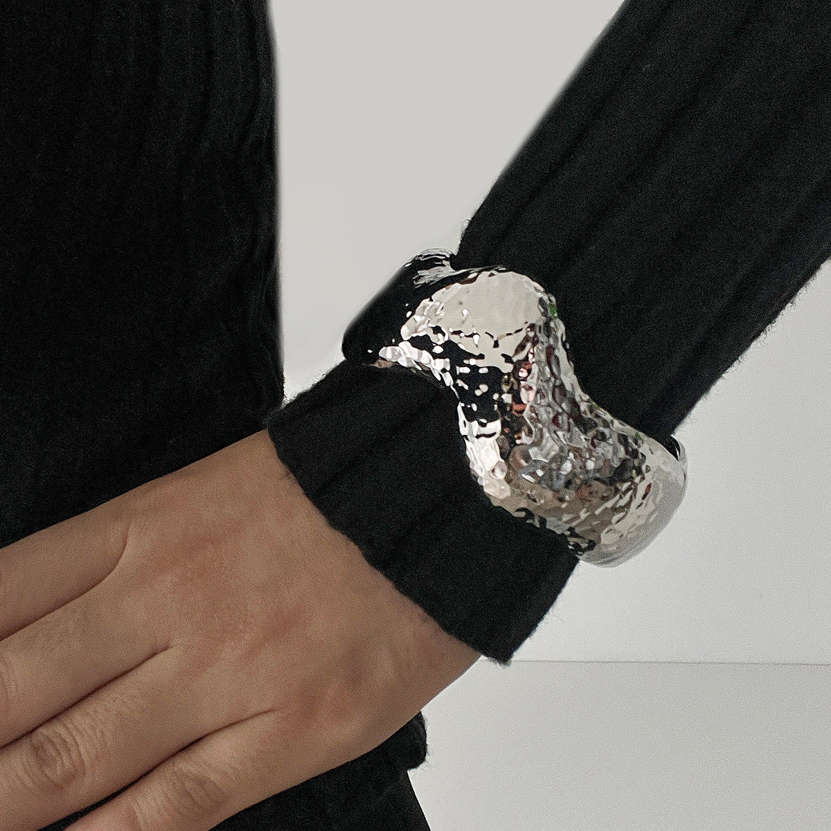 hammered wave cuff bracelet with sculptural curves – RAYAH
