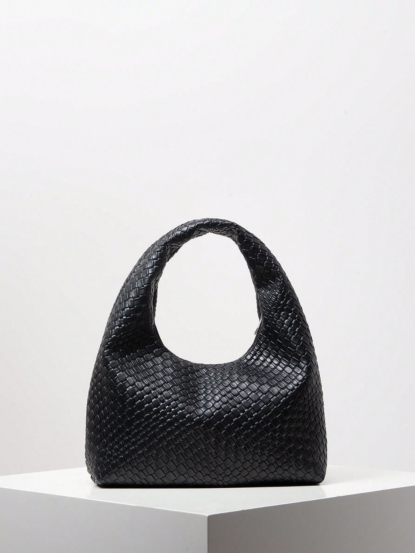 Woven hobo handbag with rounded handle - Nurdi