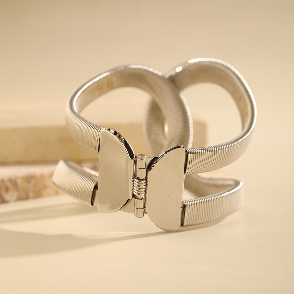 sculpted coil cuff bracelet with interlocking loops – VORTA