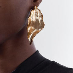 hammered shell-shaped stud earrings with organic finish - SELENET