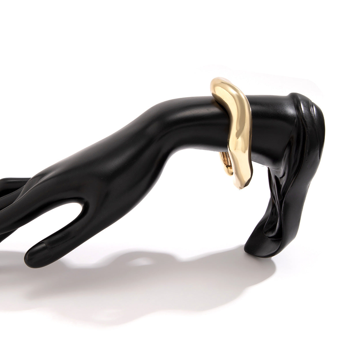 Asymmetric sculpted cuff bracelet in high-shine finish – Niklu