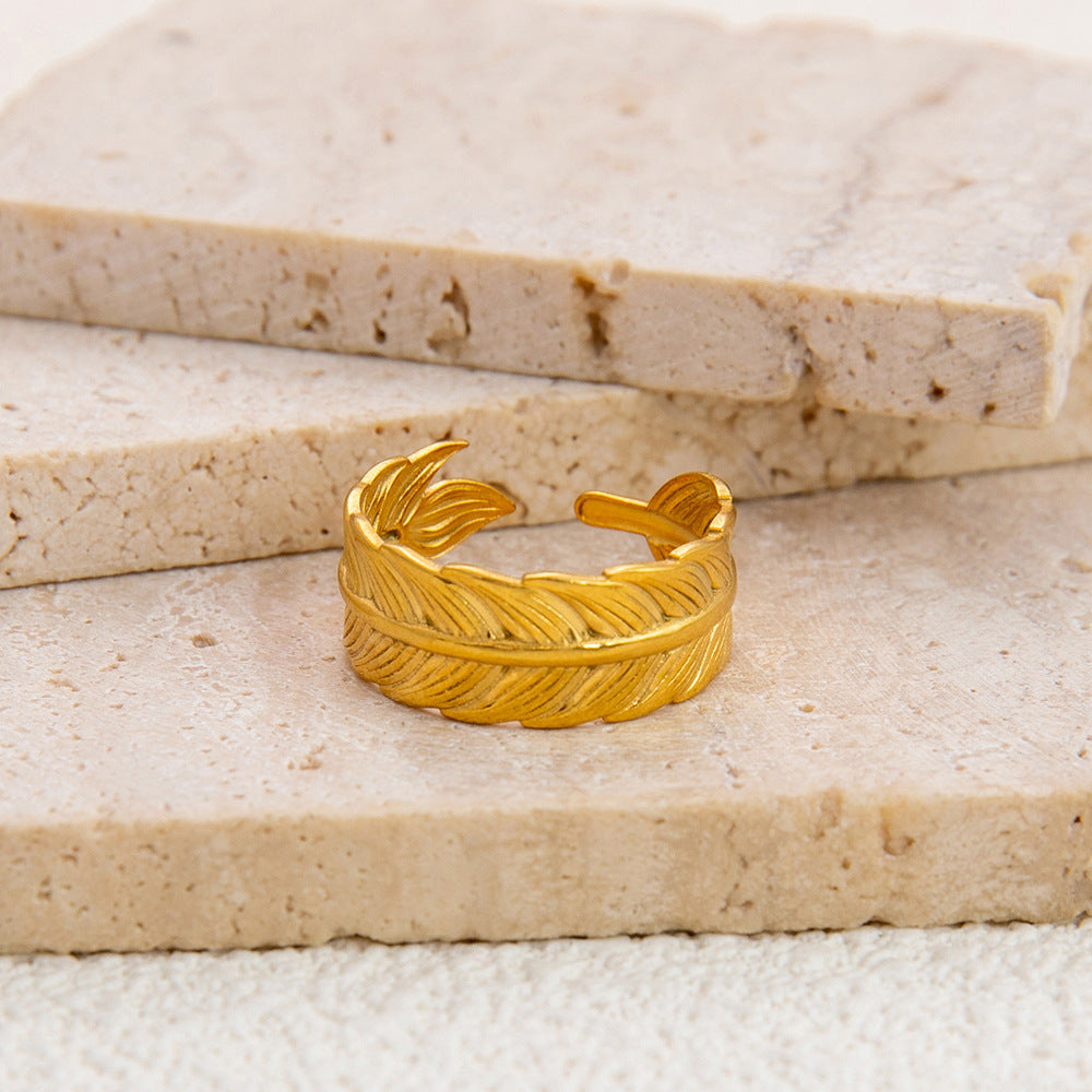gold feather cuff earrings with textured engraving – PLUIMA