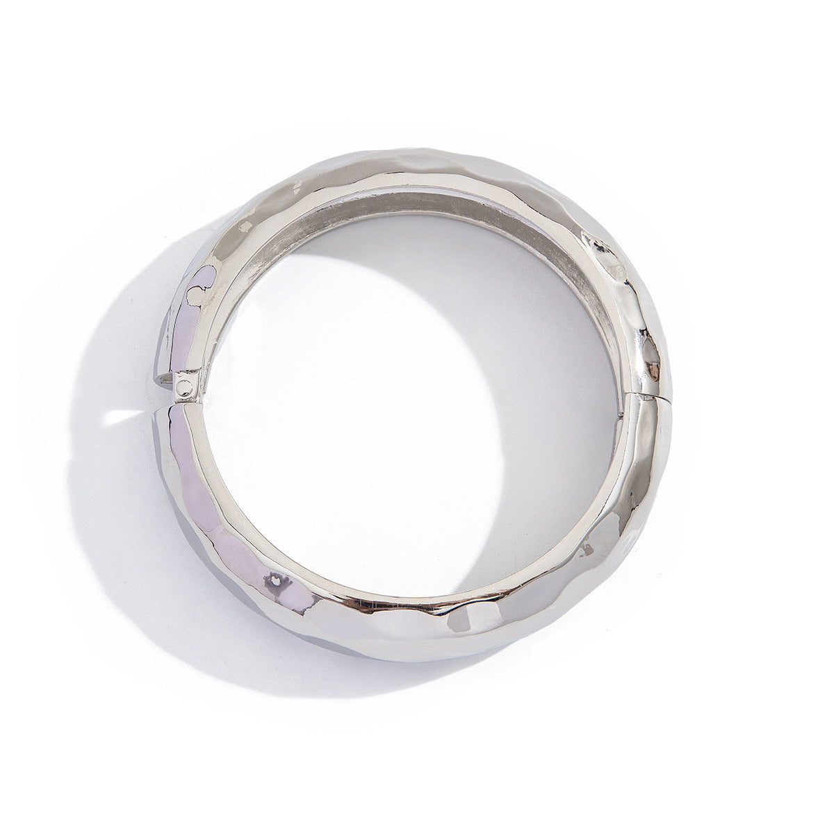 hammered bangle with bold finish – SOLARA