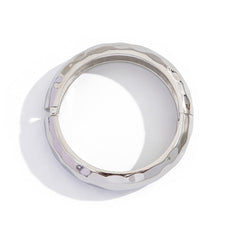 hammered bangle with bold finish – SOLARA