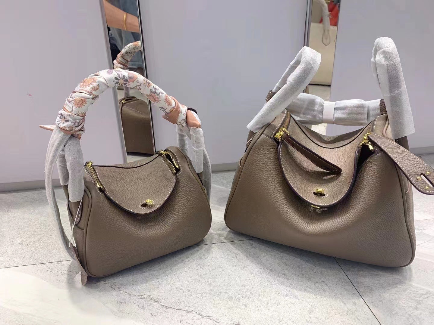 top-handle flap bag with soft grain leather finish - LÉTA