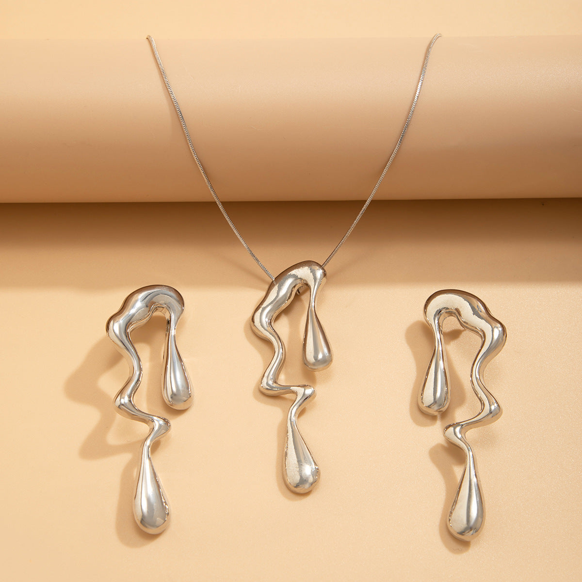 Asymmetric melted metal drop earrings - Nandi