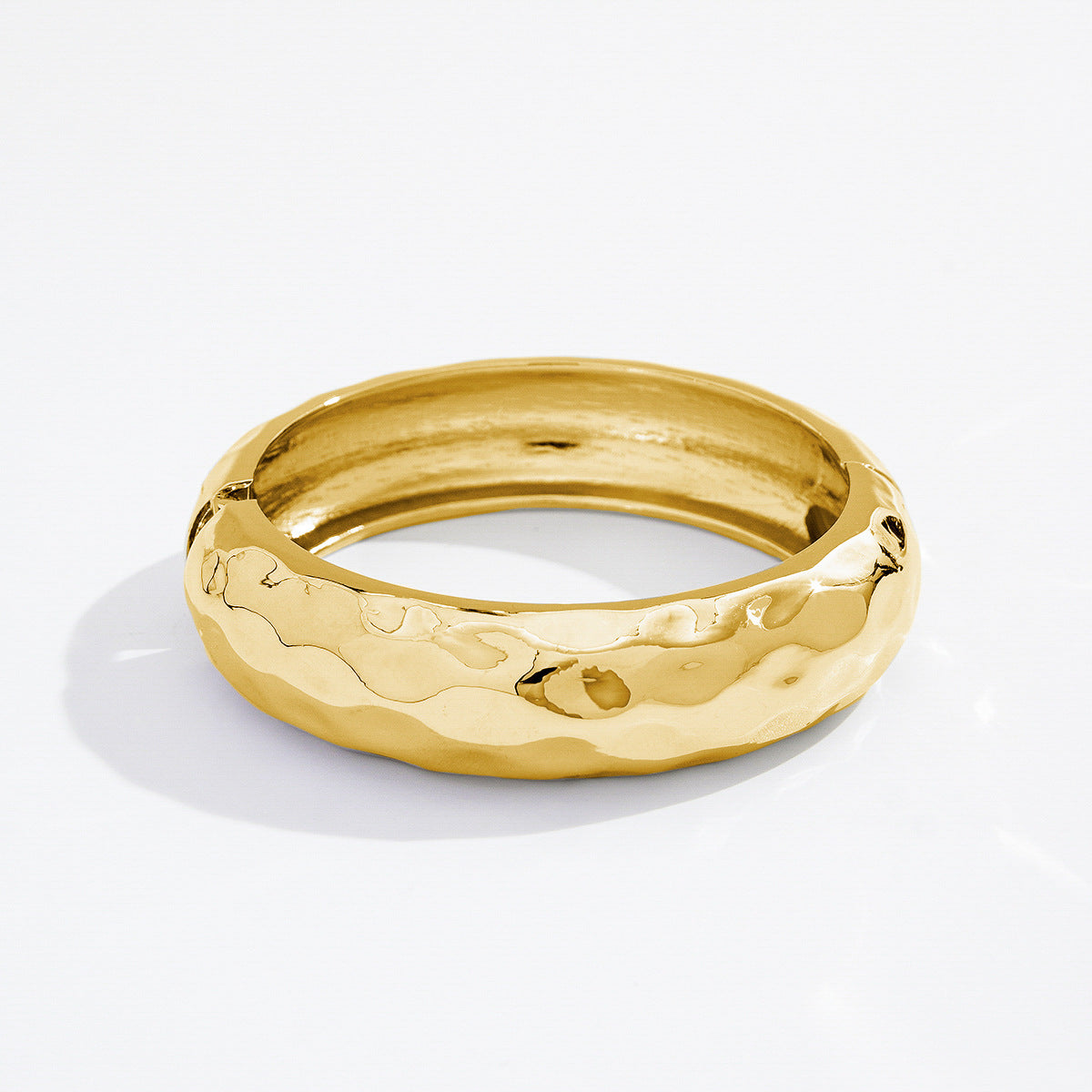 hammered bangle with bold finish – SOLARA