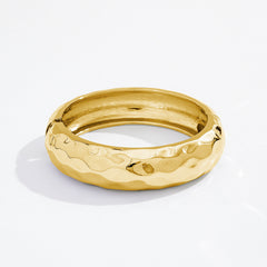 hammered bangle with bold finish – SOLARA