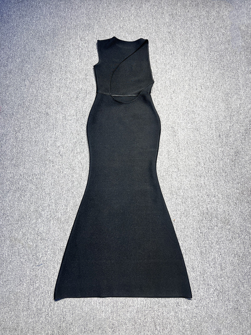 Sleeveless fitted gown with high neckline – Inary