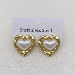 Heart-shaped gold stud with pearl center - Arumi