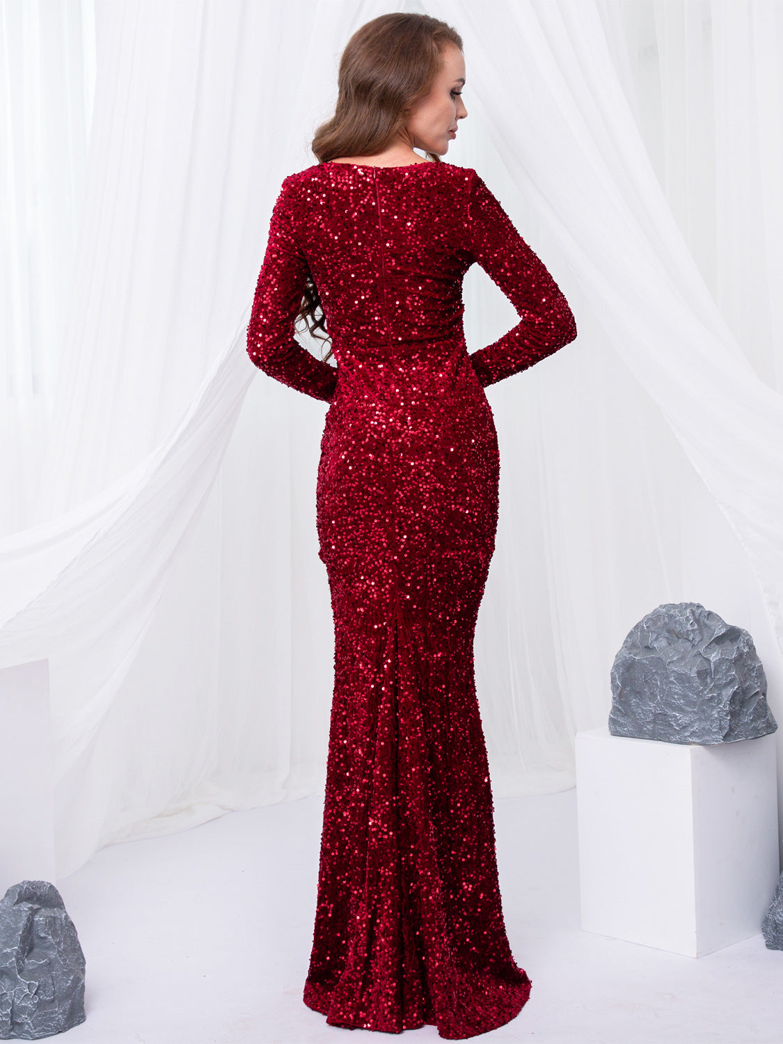 long-sleeve mermaid gown with silver sequins – Tieve