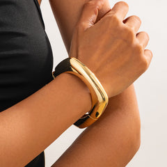 wide sculpted cuff bracelet in high-shine gold – NOVARA