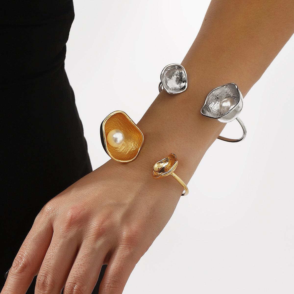 open cuff bracelet with abstract shell and pearl accent – NAIAS