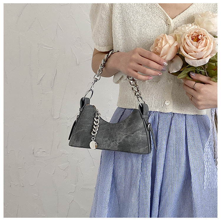 velvet baguette shoulder bag with silver chain detail – SIENNA