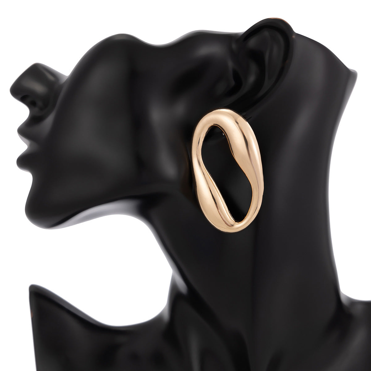 Organic oval earrings with sculpted curves – Zandi