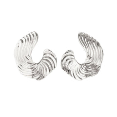 sculpted wave hoop earrings in polished gold – MARINA
