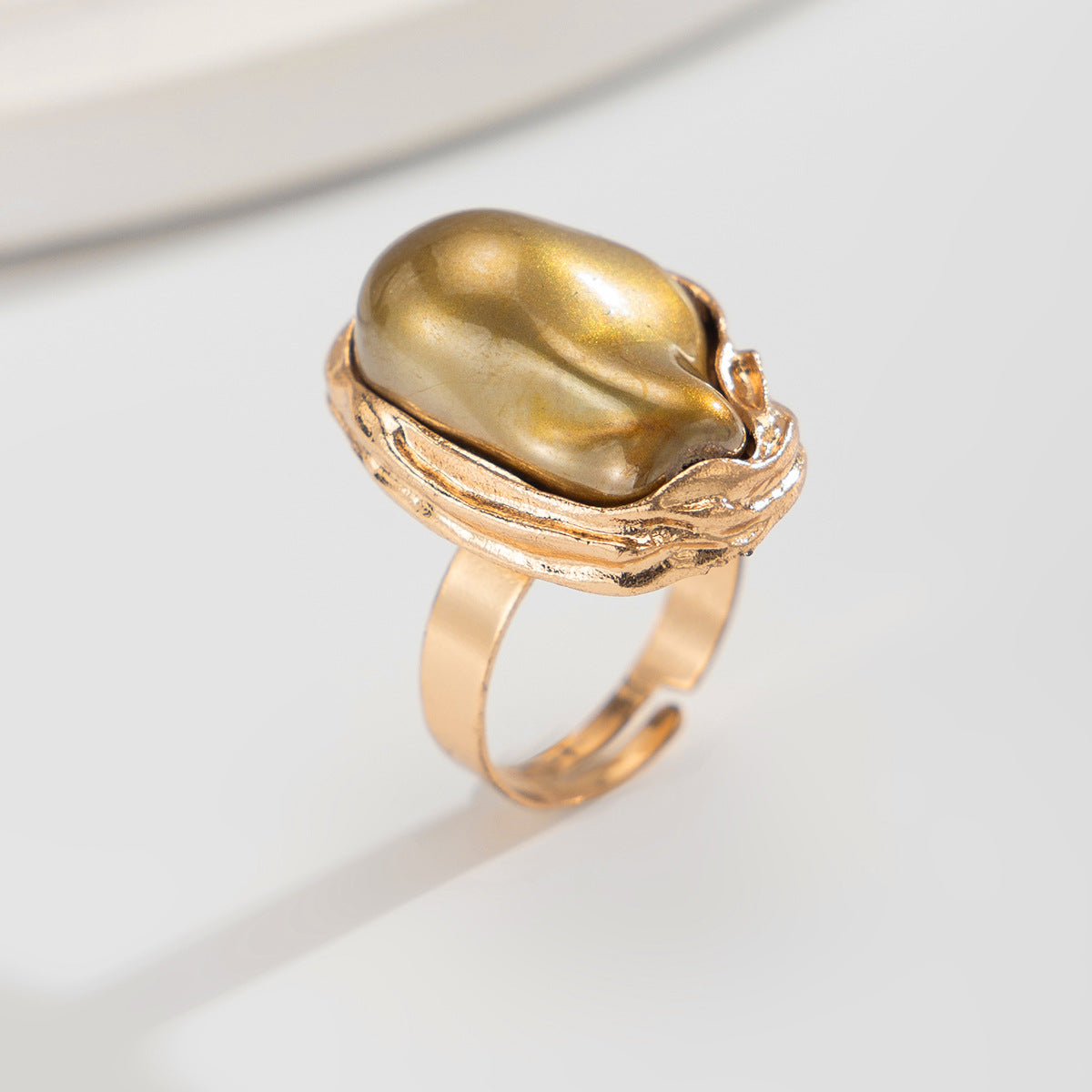 Abstract wrapped band ring with irregular pearl - Miklasu