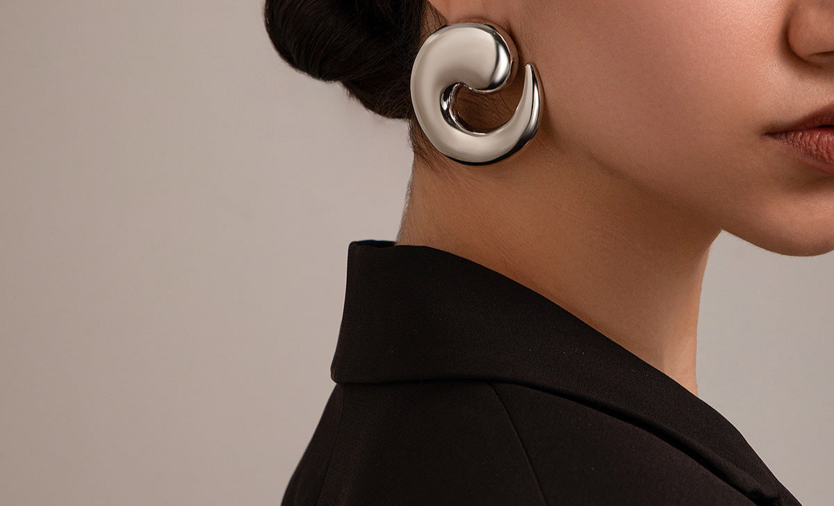 Swirl-shaped stud earrings with glossy finish - Tondi