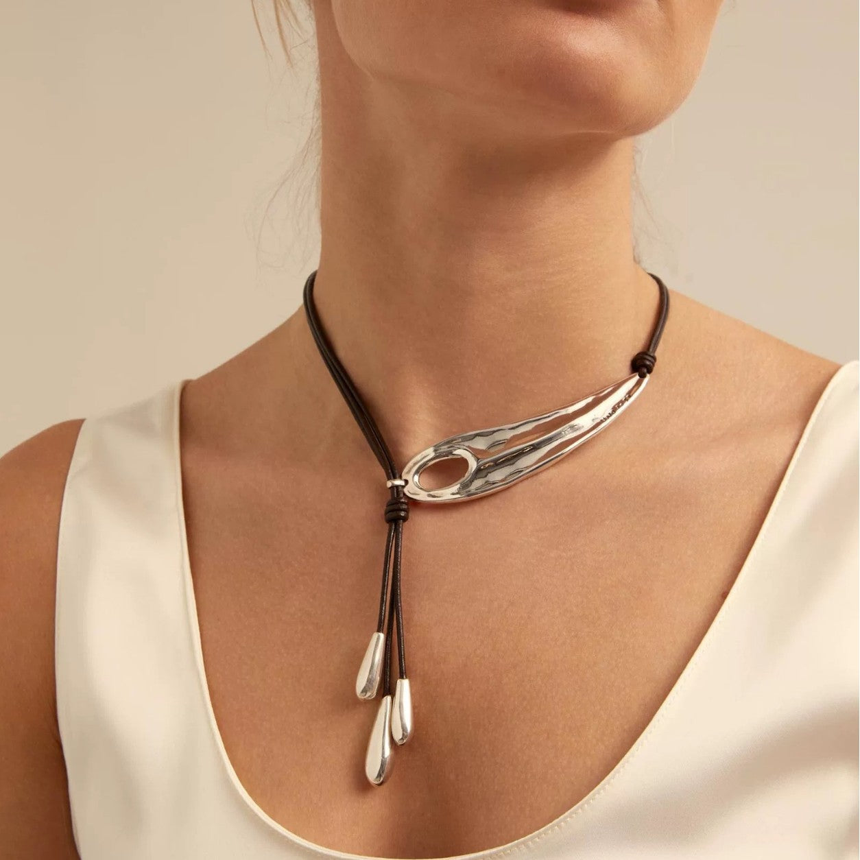 Metal teardrop pendant necklace with adjustable black cord – Nimni