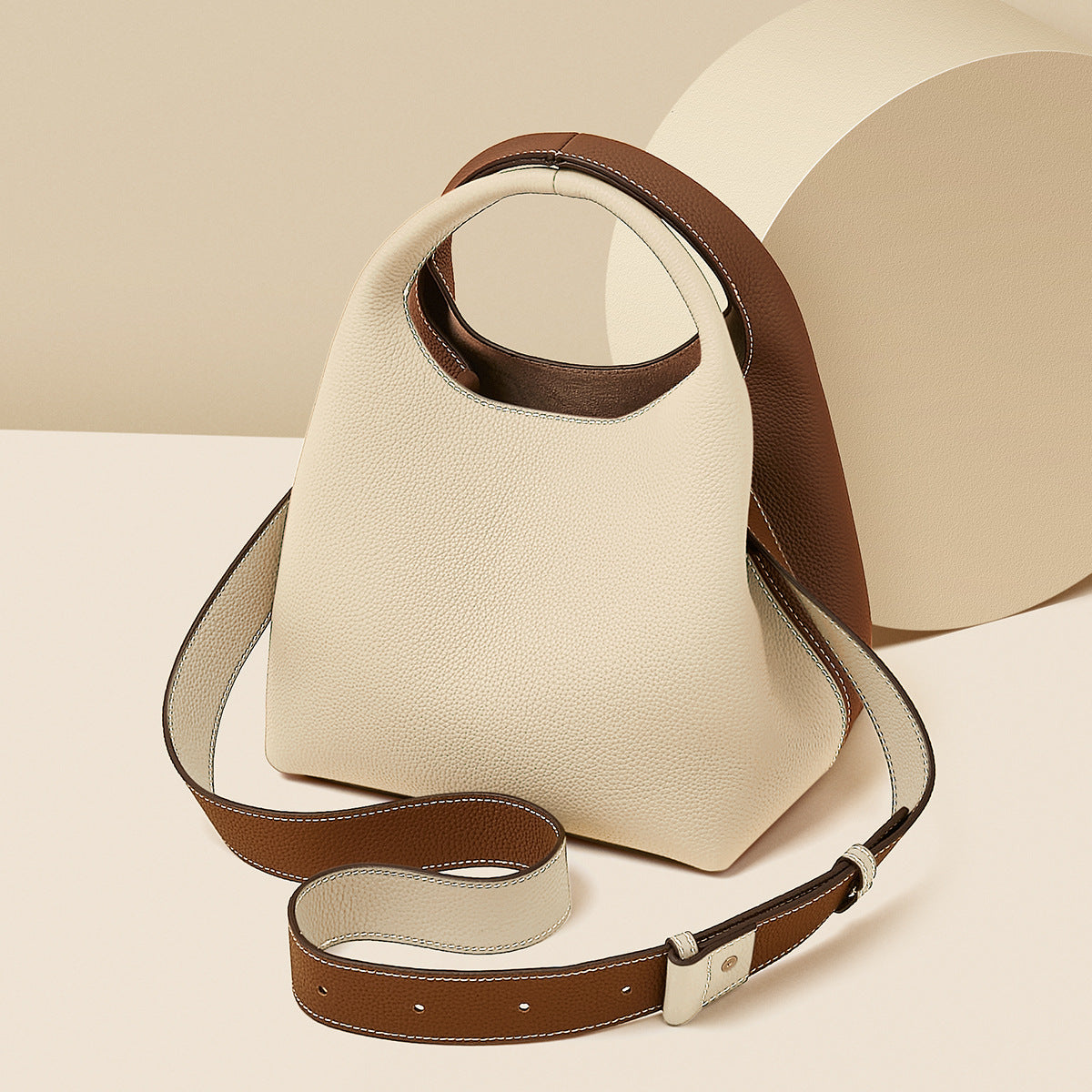 two-tone pebbled leather bucket bag with contrast strap – ARDEN