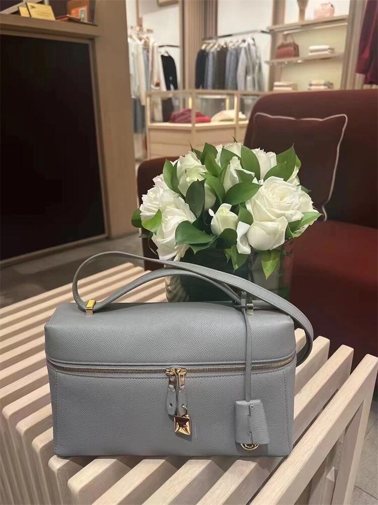 structured leather crossbody with gold lock detail – VERA