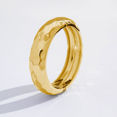 hammered bangle with bold finish – SOLARA