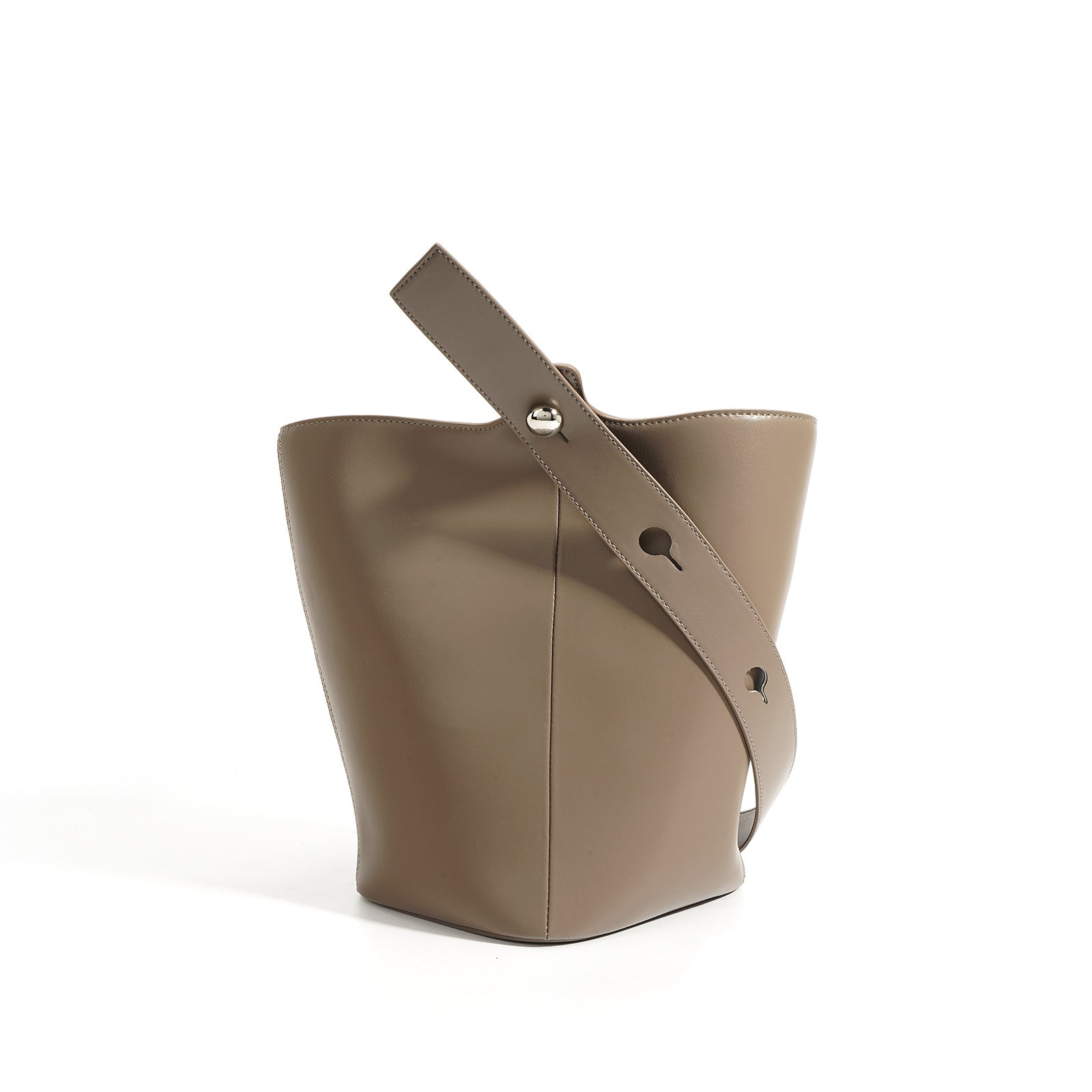 structured bucket bag with wide strap detail – MAIZA