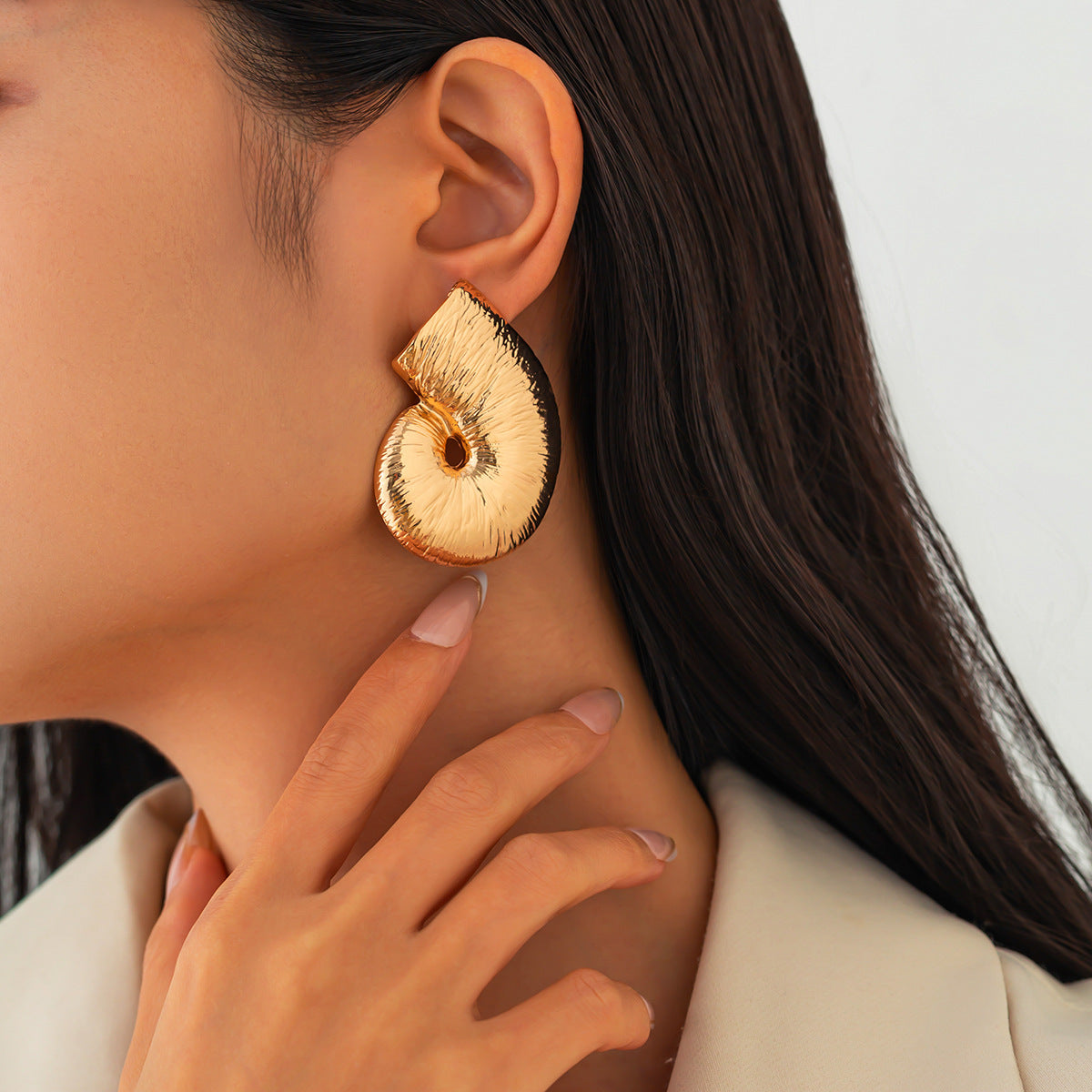 Sculptural spiral stud earrings with glossy texture - Vrtoni