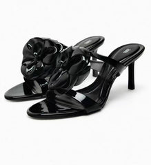 strappy heeled sandals with oversized floral appliqué - Elfiejk