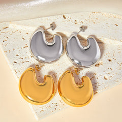 Chunky crescent-shaped hoop earring with high-shine finish - Vandi