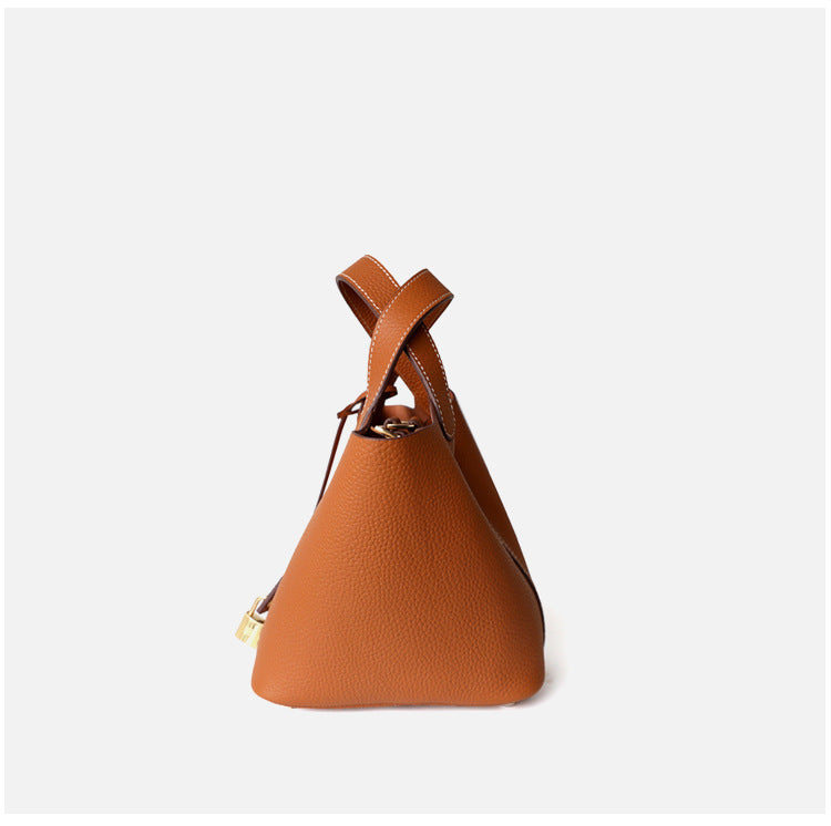 textured leather tote bag with lock detail – AURA