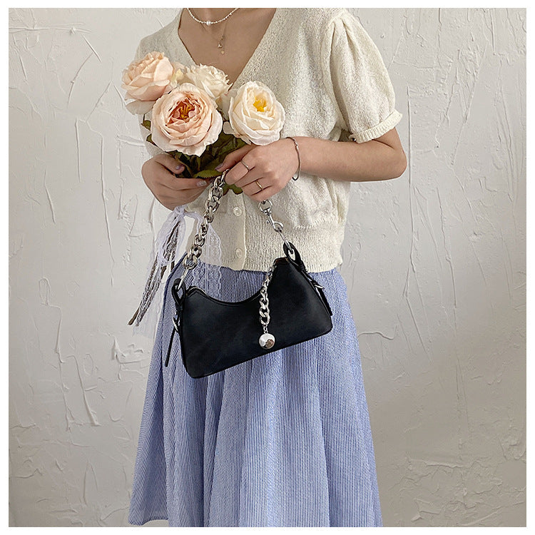 velvet baguette shoulder bag with silver chain detail – SIENNA