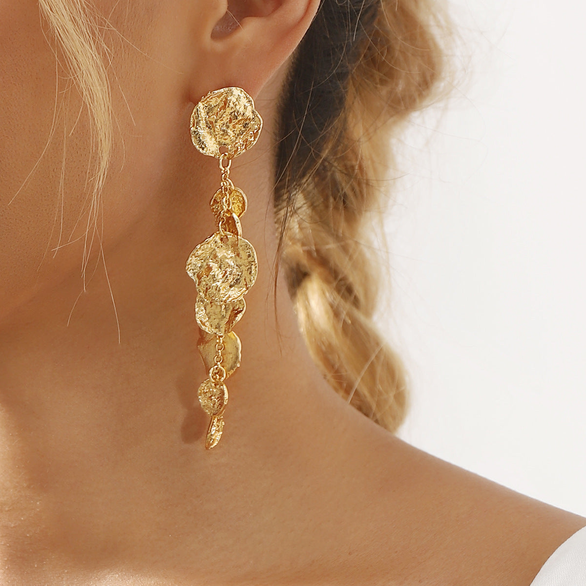 Textured cascading coin drop earring with molten finish – Ardinu