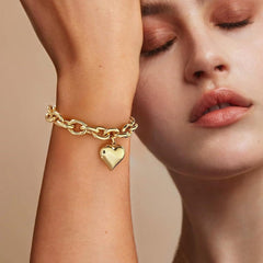 chunky gold chain bracelet with heart charm – AURA