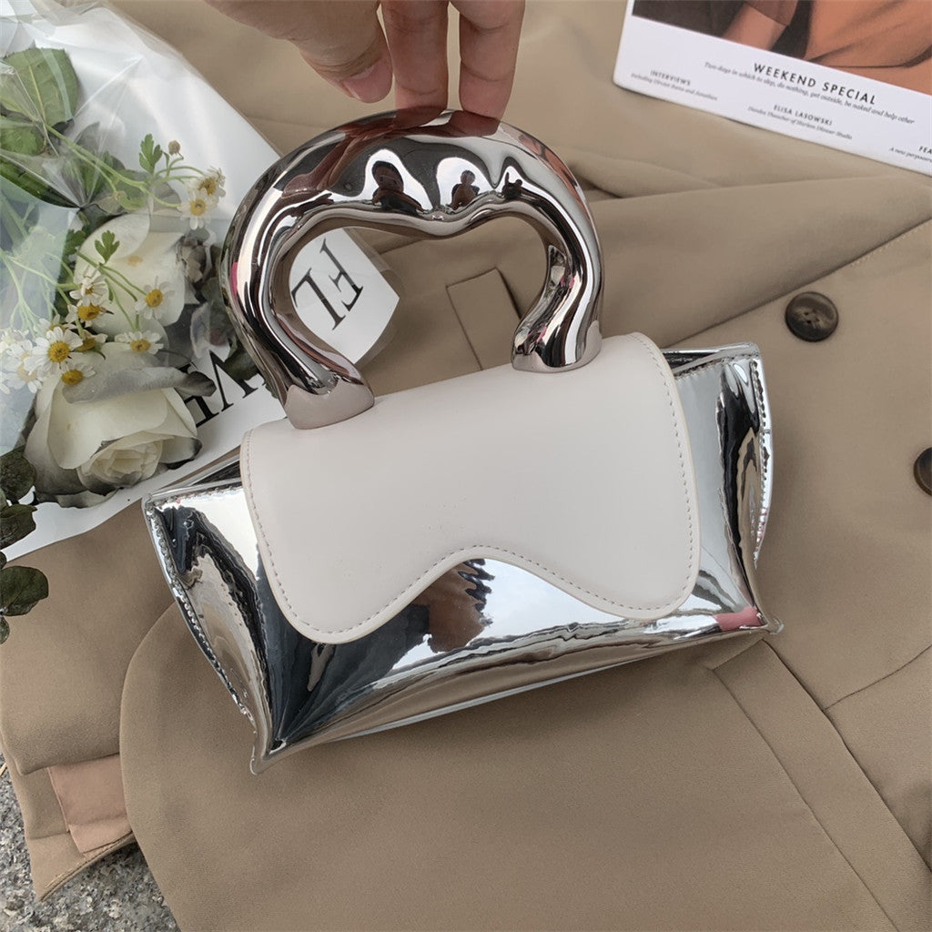 metallic-handle mini clutch with wavy flap - Xiuhtonal