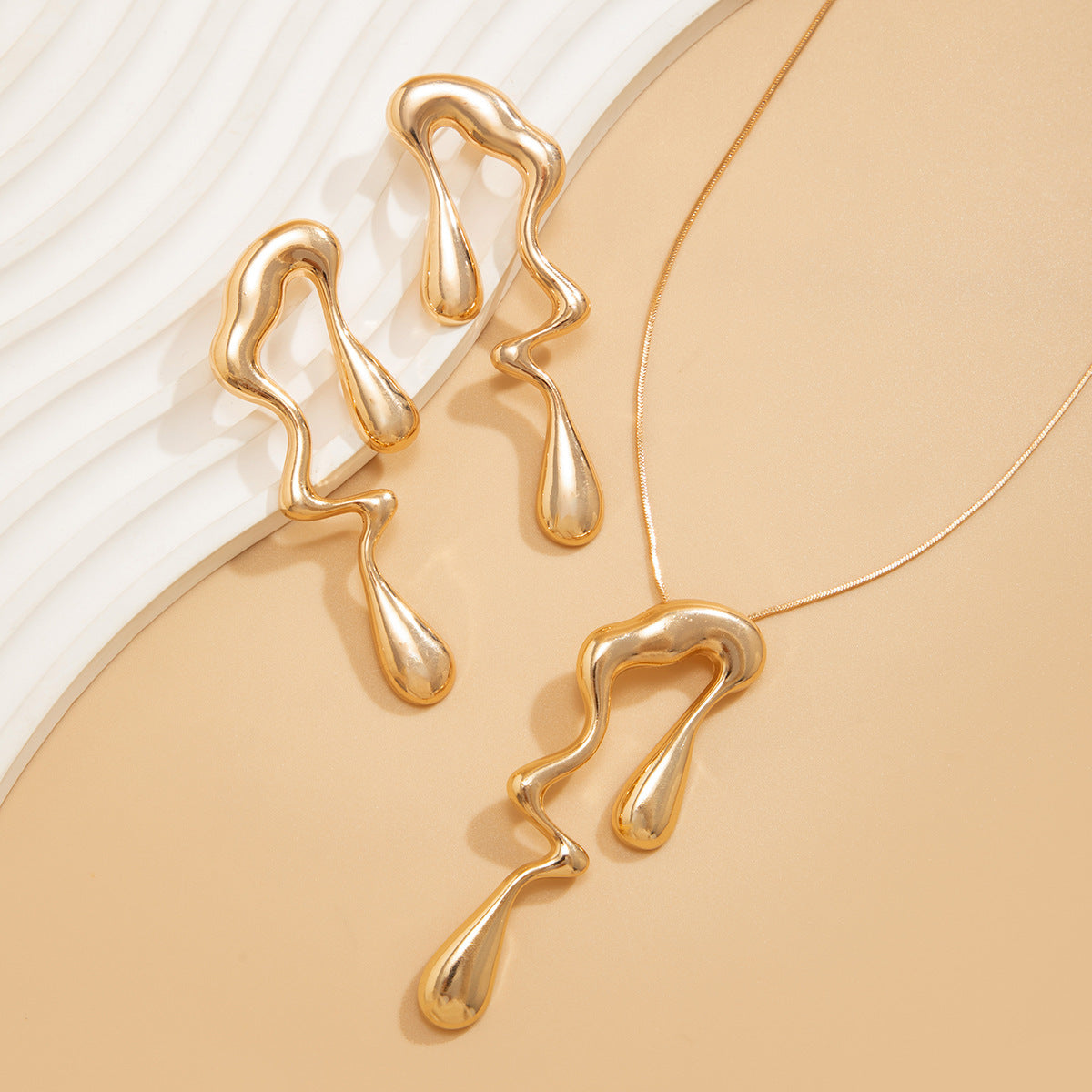 Asymmetric melted metal drop earrings - Nandi