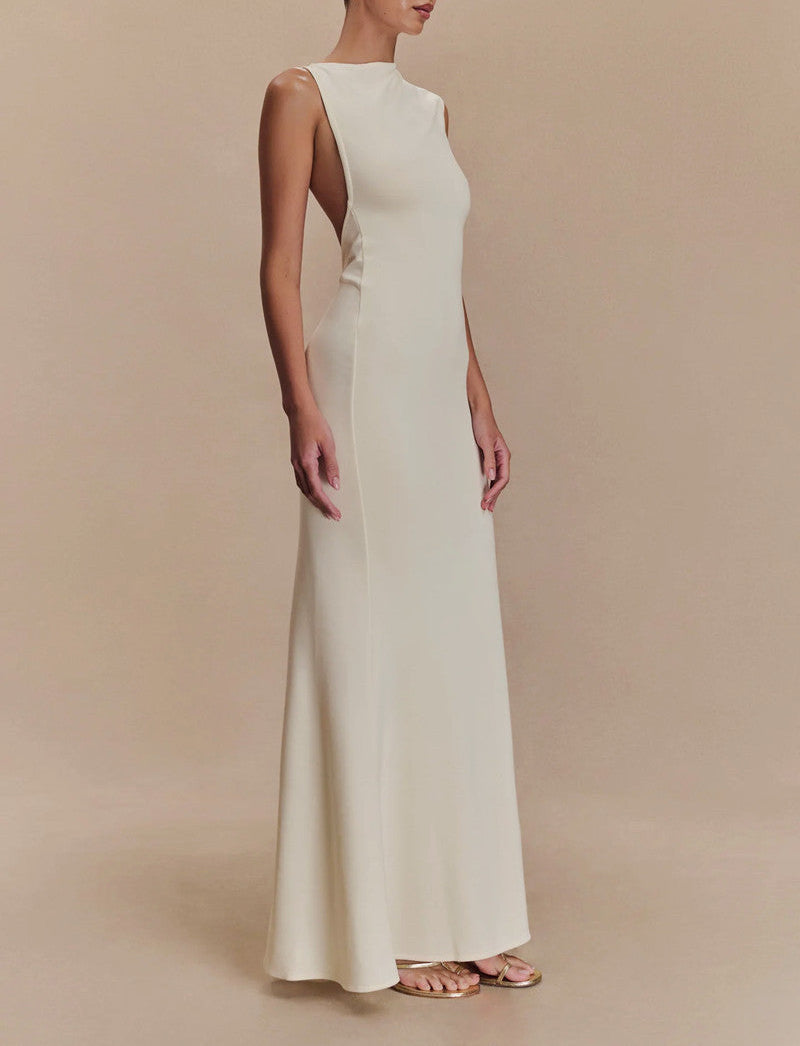 Sleeveless fitted gown with high neckline – Inary