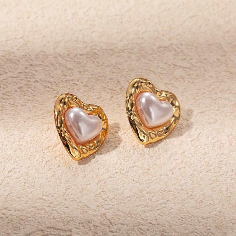 Heart-shaped gold stud with pearl center - Arumi